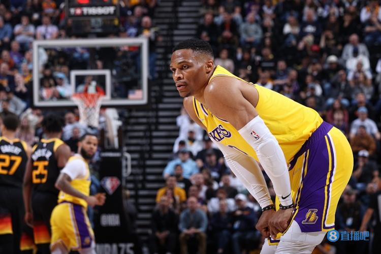 国足友谊赛战胜日本展现新阵容（国足热身赛击败日本，新阵容惊艳亮相）