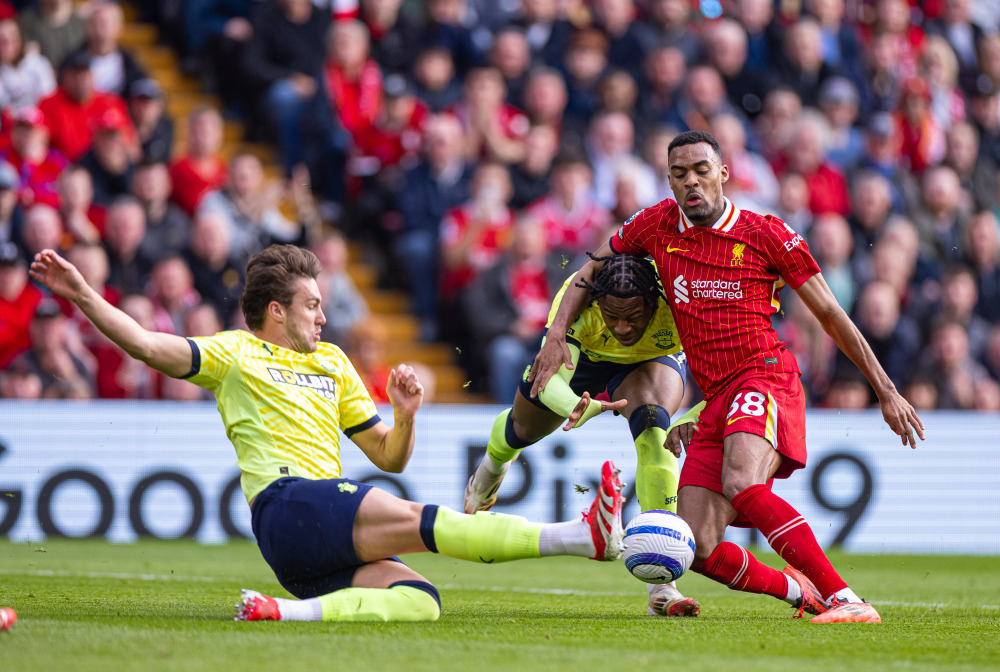 足球报：本土教练担纲国足主帅的可能性大增，邵佳一已报名（足球报：国足主帅本土化趋势明显，邵佳一已报名）