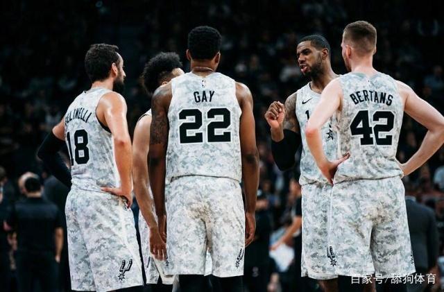 同样是前锋，差距太明显（同为前锋，高下立判）