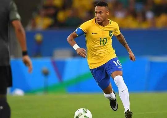 雷霆靠团队篮球获大胜（团队配合助雷霆豪取大胜）