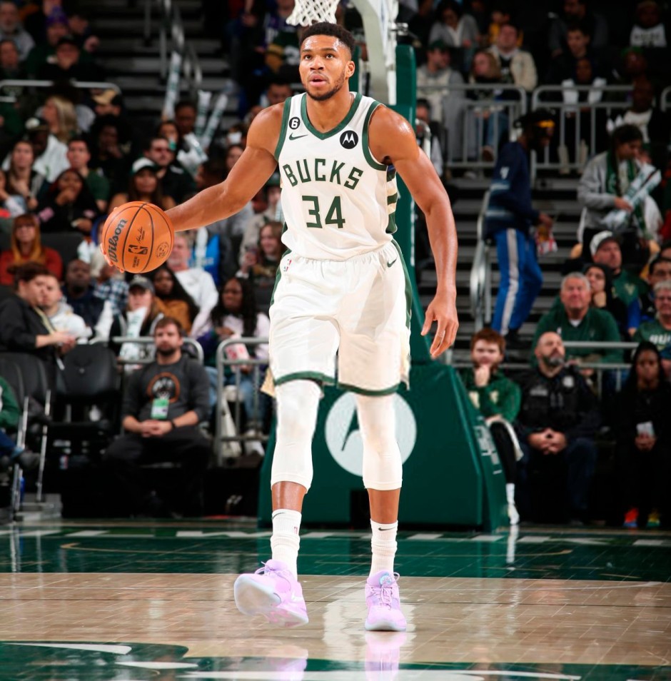 对手主教练无奈摇头（对方主帅无奈摇头）