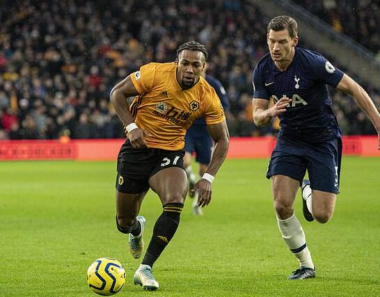 卡鲁索：7尺文班和所有人都是错位（卡鲁索：身高七尺的文班对任何防守者都是错位）