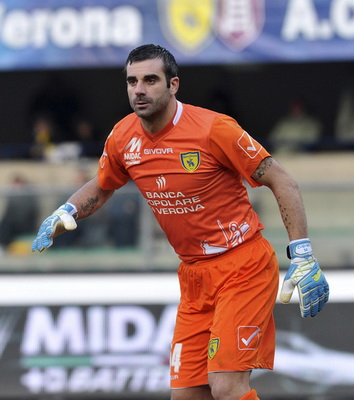 都体：尤文要求斯帕莱蒂遵守正装规定，比赛时不可以穿运动服（都体：尤文要求斯帕莱蒂按正装规范出场，比赛时禁穿运动服）