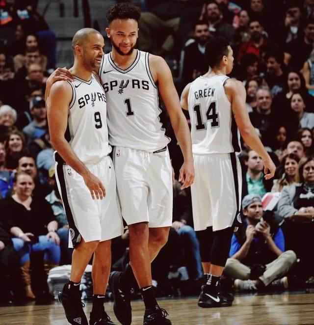 某国脚飞行十小时赶回备战（某国脚长途飞行10小时火速归队备战）